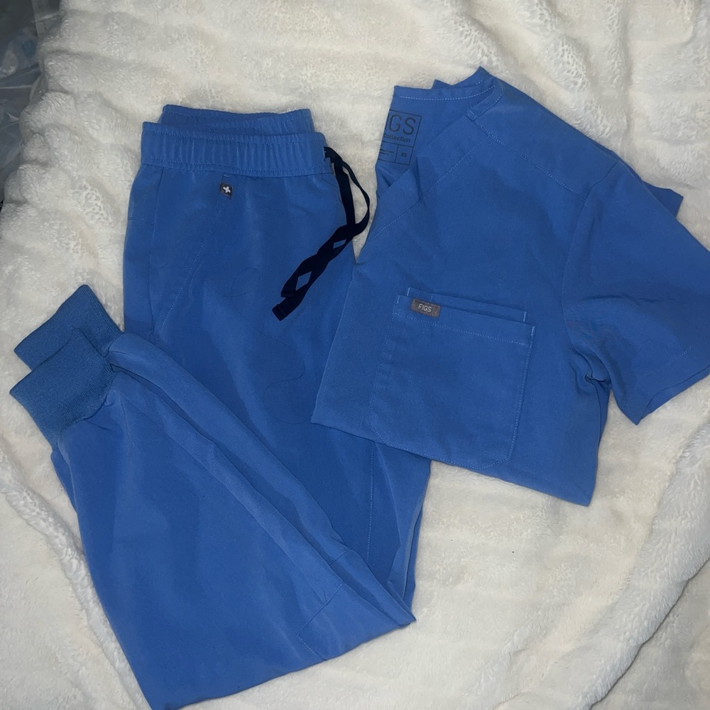 FIGS Scrub Set